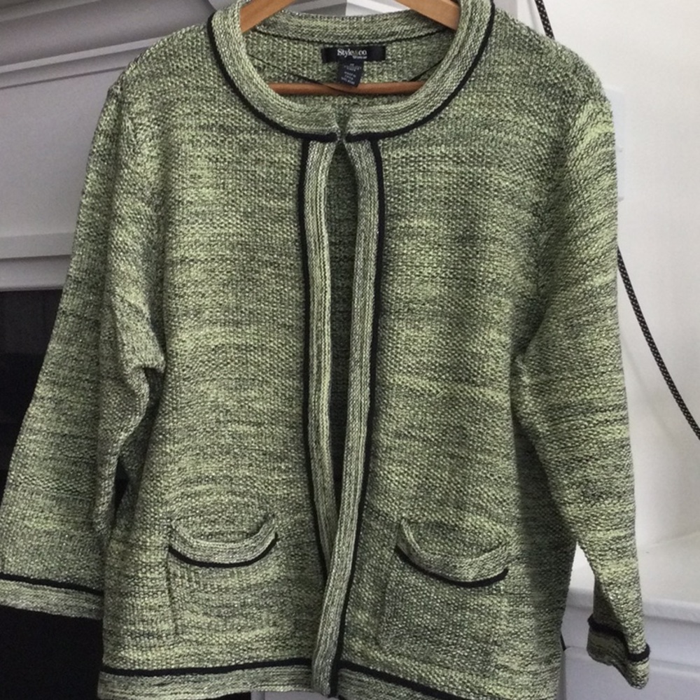 Vintage warm sweater cardigan in light green black trim - Picture 3 of 5
